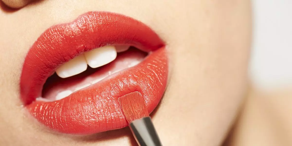 Buying Lipstick Online: Why Go Organic?