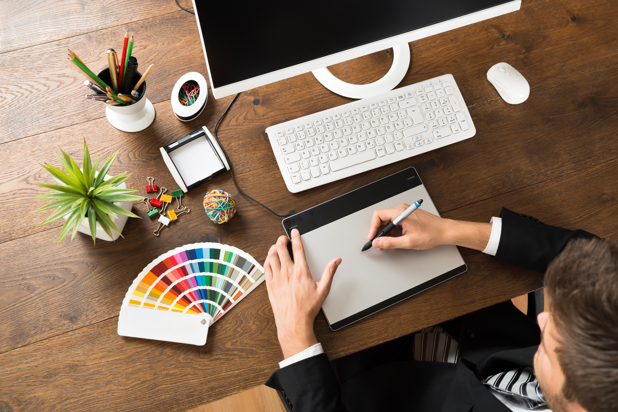 How Businesses Benefit from Working With Freelance Graphic Artists